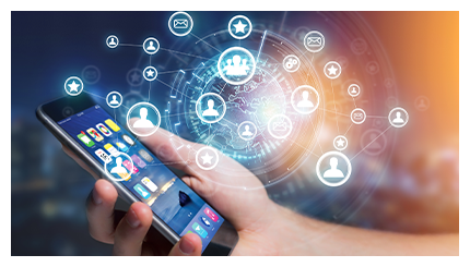 4.映えるメニューを探しているイメージ